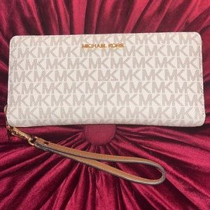 Large logo continental wallet!